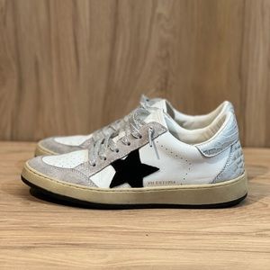 Vintage Havana Eldridge Silver Croc Sneaker, size 7.5